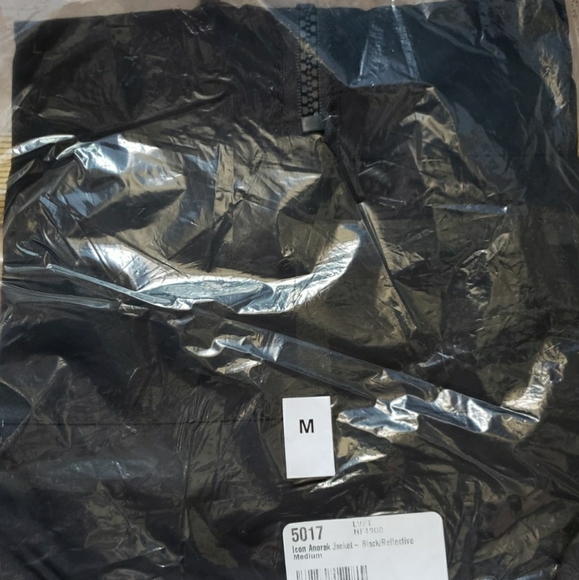 LVFT Icon Anorak Jacket Black Medium - Picture 2 of 2